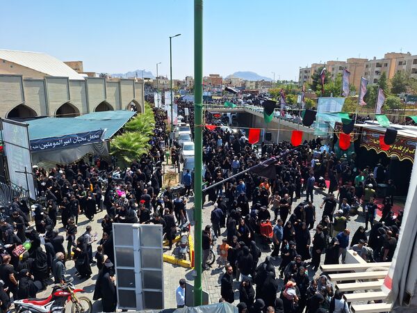 پیاده‌روی جاماندگان اربعین در گلستان شهدای اصفهان