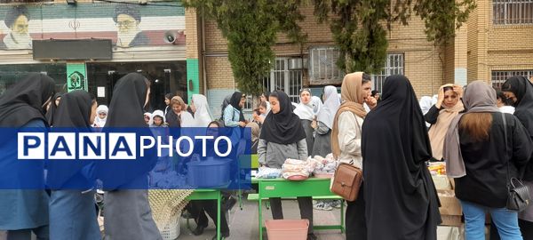 بازارچه کسب و کار دانش‌‍آموزان مدرسه حضرت رقیه(س)