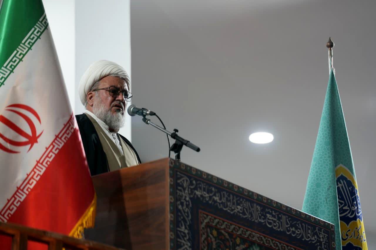 تقوا سپر جوانان در برابر هجمه دشمن است 