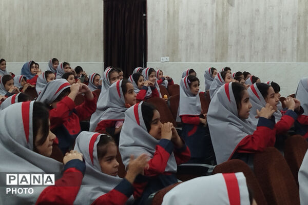 جشن شکوفه‌ها در اردوگاه فرهنگی فدک شیراز