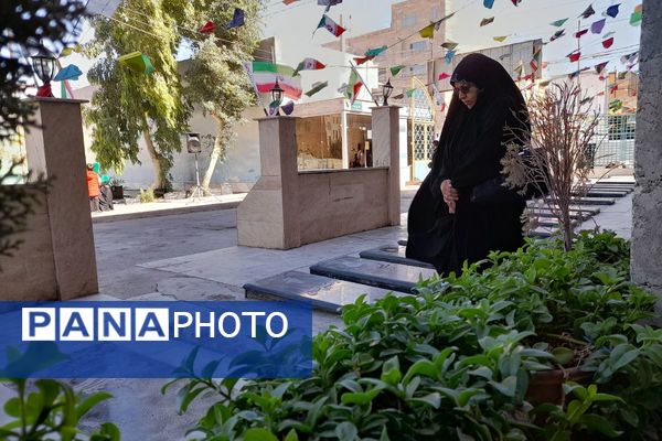 غبارروبی مزار شهدا در امام زاده حسن(ع) نسیم‌شهر