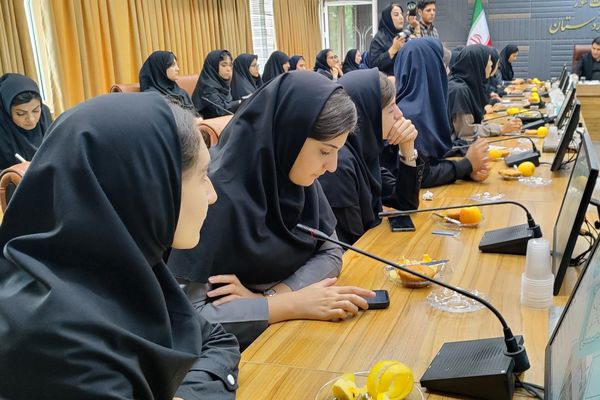 دیدار صمیمی استاندار کردستان با جمعی از دختران نخبه استان