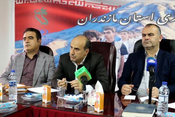 تقدیر از طلایه‌داران آگاهی در مازندران 