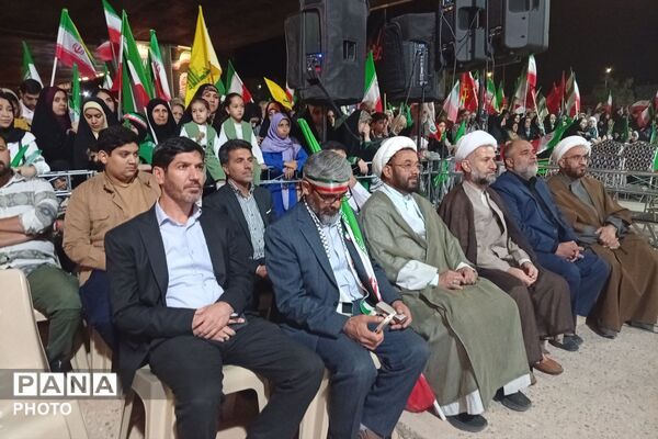 جشن ازدواج ۱۴ زوج جوان در میدان معلم شیراز