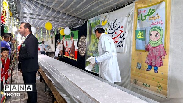  کیک ۱۴ متری کام شهروندان را شیرین کرد