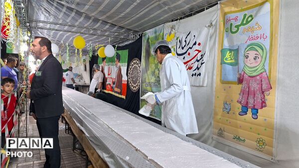  کیک ۱۴ متری کام شهروندان را شیرین کرد