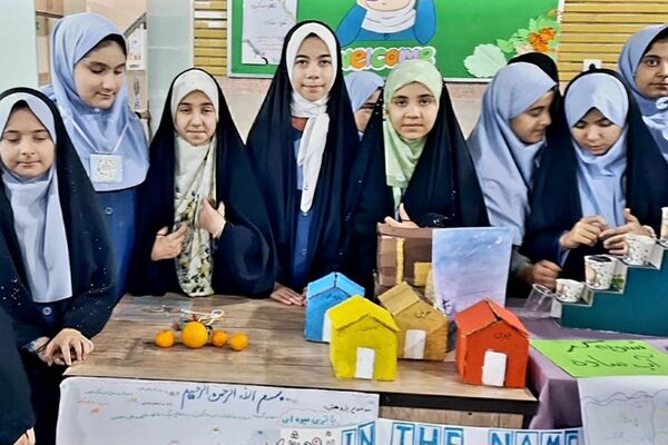 نمایشگاه پژوهش به مناسبت هفته پژوهش در دبستان حکمت نبوی ناحیه دو شهرری 
