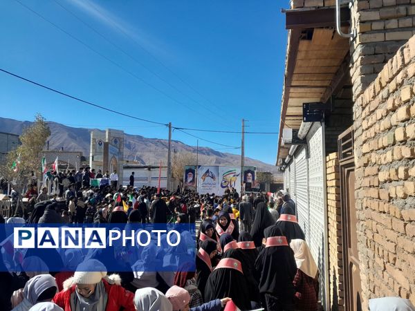 حضور پرشور و حماسه‌آفرین دانش‌آموزان نسر در راهپیمایی یوم‌الله ۱۳ آبان