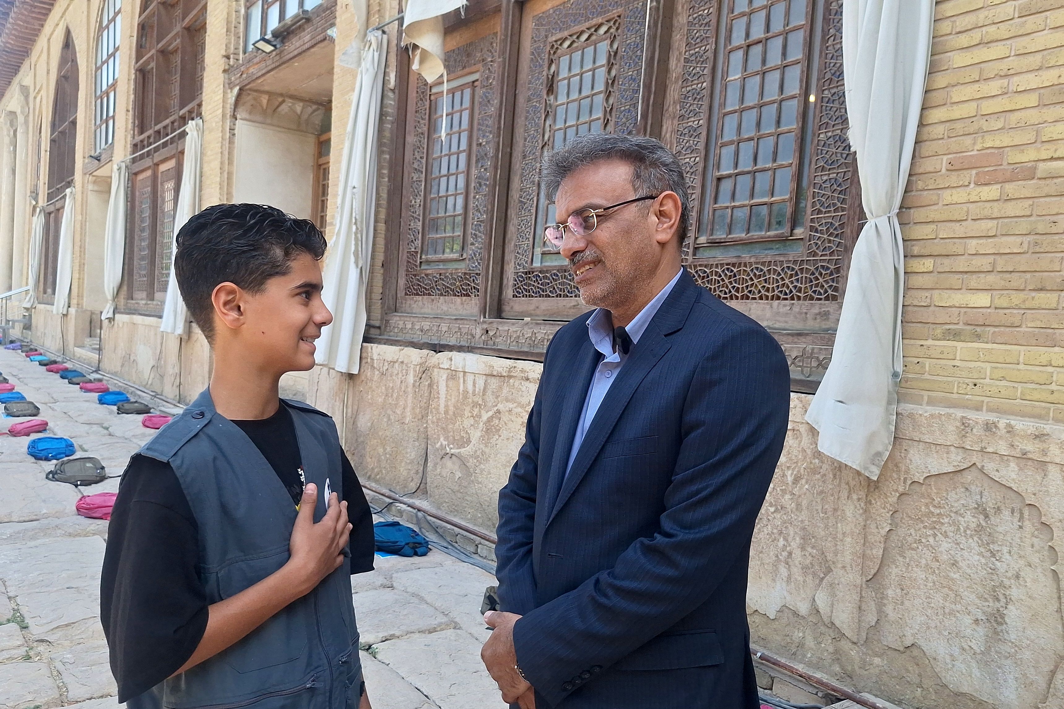 آیین اهدای ۲۵هزار بسته نوشت افزار به دانش‌آموزان نیازمند