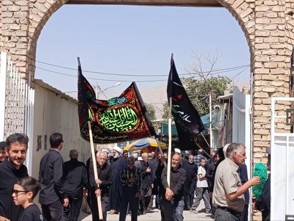 اقامه عزا و نوحه خوانی در صحن آستان مقدس حضرت سلطانعلی(ع) 