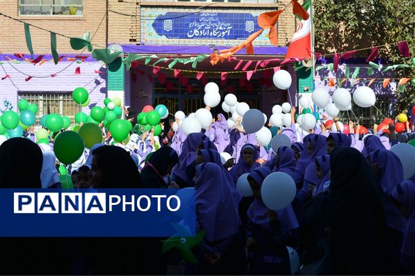 جشن میلاد حضرت زینب(س) با حضور مادران پرستار در دبستان علویان بهارستان‌دو