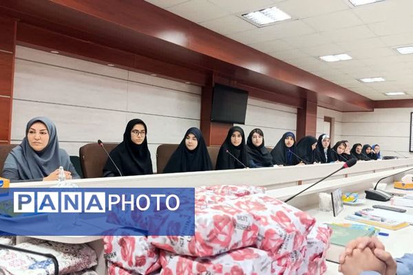 مراسم تقدیر از دانش‌آموزان فعال شورا در شهرستان ملارد