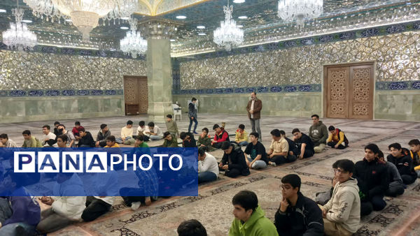 آیین جشن تکلیف دانش‌آموزان دبیرستان شهید غفاری قم