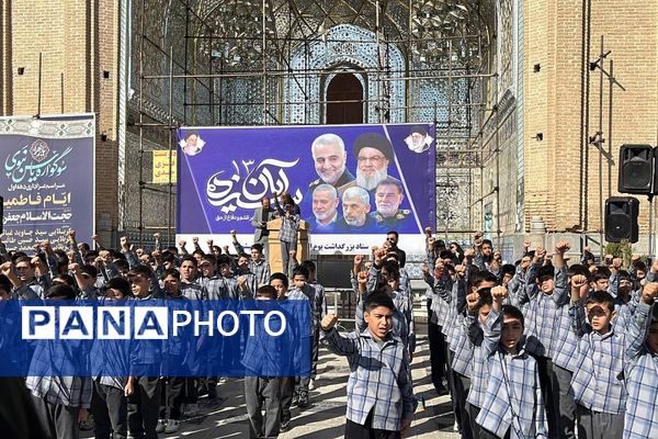 پیشوا یکپارچه علیه استکبار؛ 