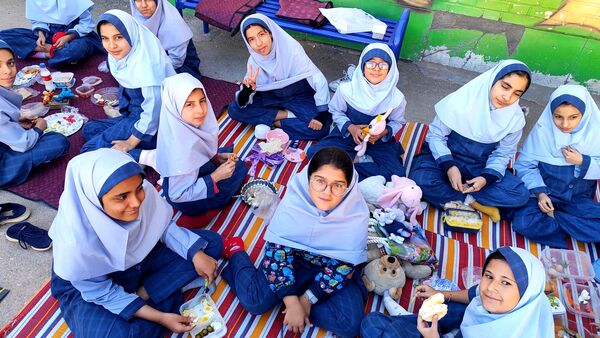 روز جهانی کودک و تخم مرغ در مدرسه شاهد خیر سجادی 