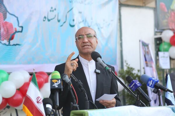 آیین نواختن زنگ مهر در دبیرستان فرزانگان کرمانشاه 