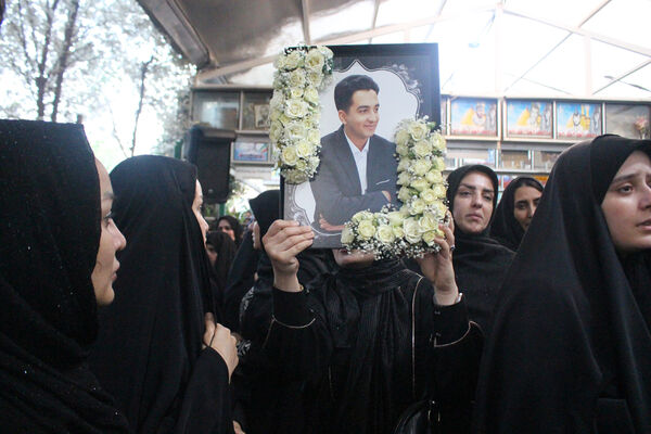 خاکسپاری نوجوان شهید «محمدحسین خاکی» در گلزار شهدای قم