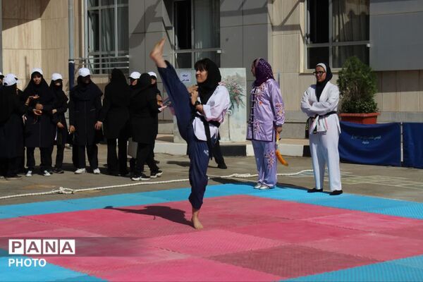 نواختن زنگ مهر در مدرسه سعدی ناحیه سه مشهد