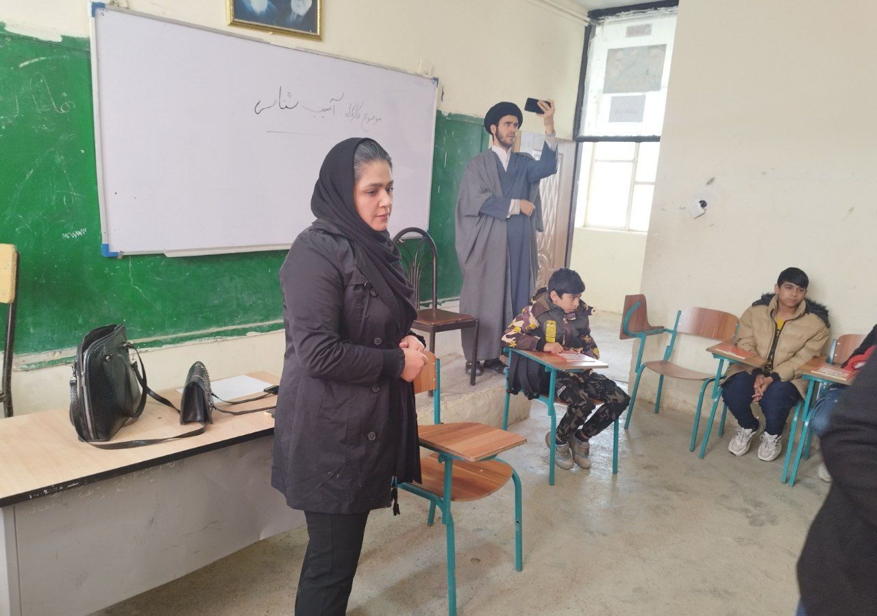 کارگاه آسیب‌شناسی موارد خاص در دبیرستان شهید مصطفی خمینی شیروان