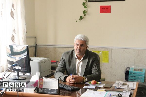 شورای دبیران دبیرستان شهید مطهری با محوریت آمادگی برای سال تحصیلی جدید