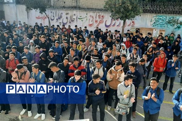 نواخته شدن زنگ بسیج و پدافند غیرعامل در مدارس ملاصدرا و شهید بهشتی ناحیه دو شهرری 