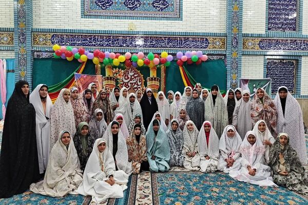 اعتکاف دختران آسمان با محوریت بصیرت نوجوان و حاج قاسم سلیمانی در باقرشهر 