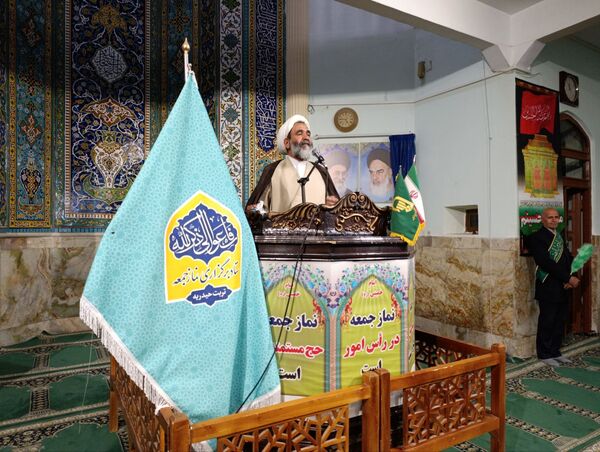 حضور دانش‌آموز خبرنگاران پانا در نماز جمعه به مناسبت روز خبرنگار
