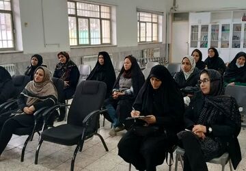 جلسه آموزش خانواده در دبستان چندمعلولیتی کوشا