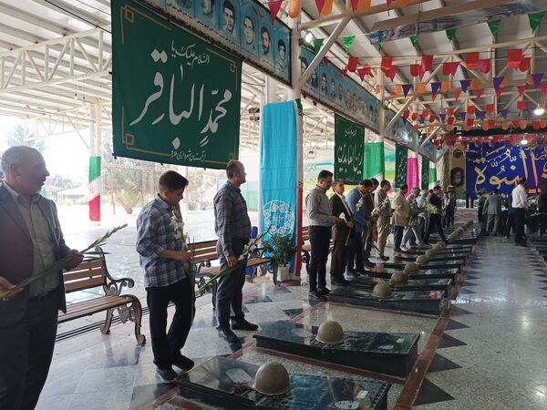 آیین غبارروبی و عطر افشانی گلزار شهدا شهرستان ملارد در هفته دفاع مقدس