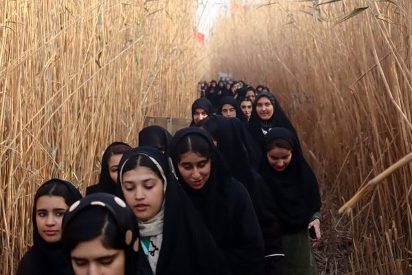 شهدای غواصِ دست‌بسته، میزبان کاروان راهیان نور دانش‌آموزان دختر کوهدشت در علقمه
