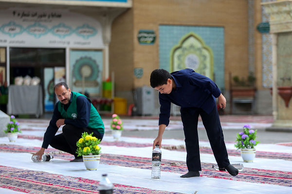 ضیافت افطاری ۲۵ هزار نفری حرم بانوی کرامت در شب میلاد کریم اهل بیت (ع)