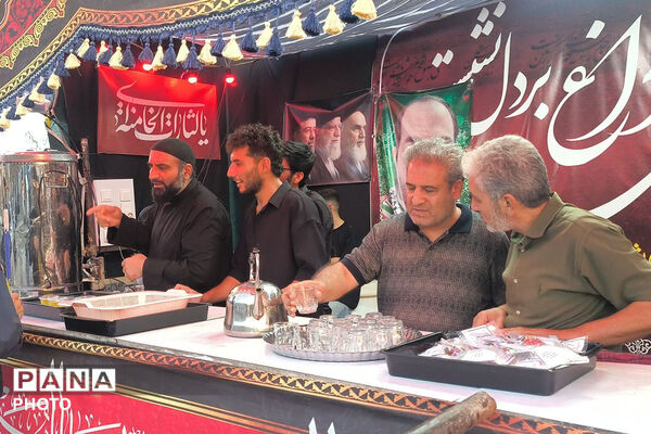 پذیرایی از زائران رضوی در مسیر بازگشت؛ خدمت بی‌منت در موکب «رهبر شهیدم»