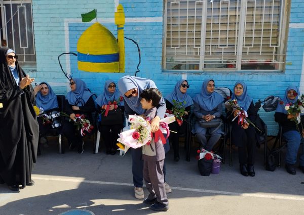 برگزاری جشن و تقدیر از معلمان در دبستان امامت یک