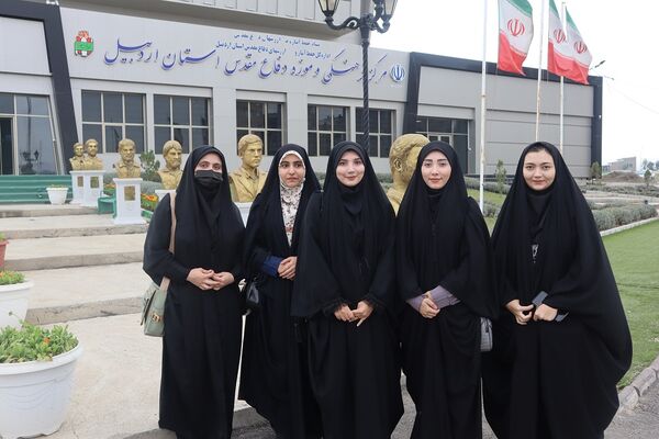 بازدید دانش آموزان و دانشجو معلمان اردبیلی از نمایشگاه هفته دفاع مقدس 