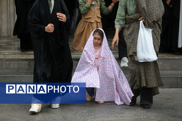 تشرف دختران به زیارت حرم مطهر حضرت معصومه(س)