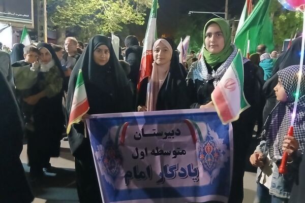 در میدان هستیم و می مانیم تا پای جان برای ایران 