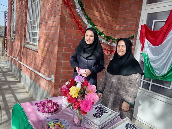 جشن میلاد منجی عالم بشریت در دبیرستان مادر مهربان خلیل آباد