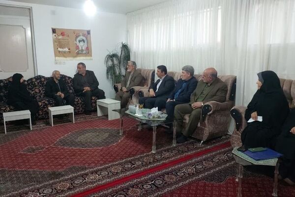 دیدار استاندار خراسان جنوبی با خانواده شهید محمود جلیلی