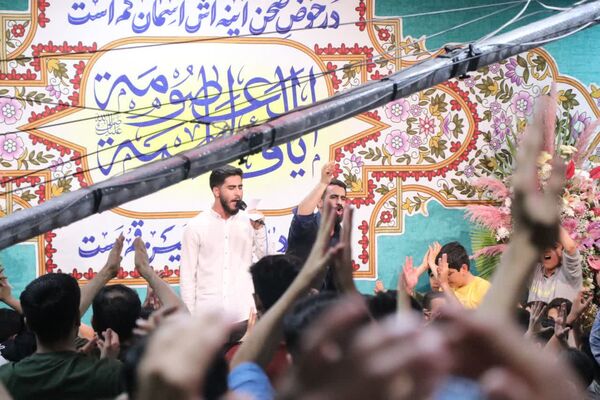 مولودی خوانی سالروز میلاد حضرت معصومه(س) با حضور جوانان و نوجوانان در قم