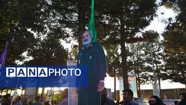 غبارروبی مزار شهدا توسط مسئولین شهرستان نیشابور انجام شد 