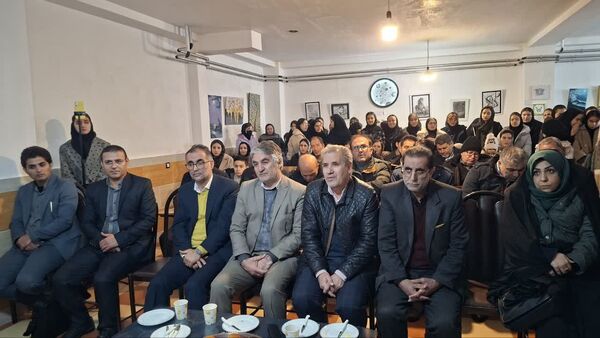 نمایشگاه دست سازه‌های دانش‌آموزی دبیرستان دخترانه ایران مهر اهر