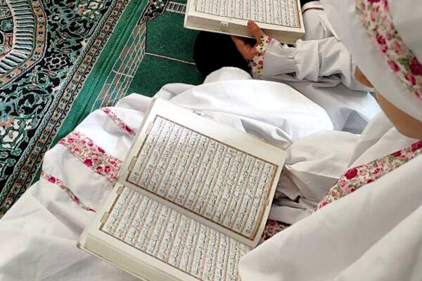 حضور دانش آموزان دبستان هدی یک در مسجد صاحب الزمان (عج) 