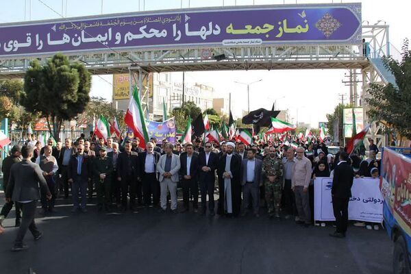 برگزاری راهپیمایی یوم الله ۱۳ آبان با حضور دانش‌آموزان و مسئولین در صفادشت 