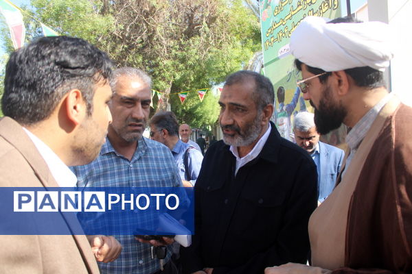 نواختن زنگ آغاز سال تحصیلی در دبیرستان شهیده سهام خیام  شاهد بوشهر