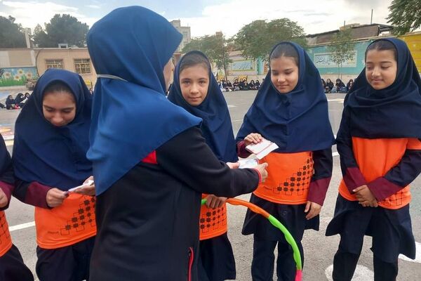 هنرنمایی دانش‌آموزان در رشته‌های ورزشی به‌مناسبت هفته تربیت‌بدنی در ناحیه 2 شهرری 