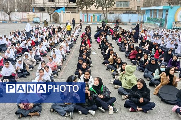 کودکان غرفه‌داران جشن میلاد موعود