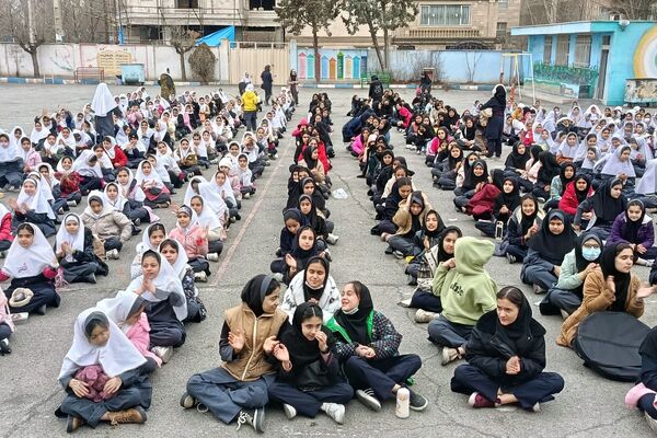 کودکان غرفه‌داران جشن میلاد موعود