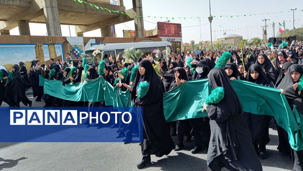 عشق و ارادت زائران حضرت معصومه(س) در قالب کاروان نمادین ورود ایشان به قم