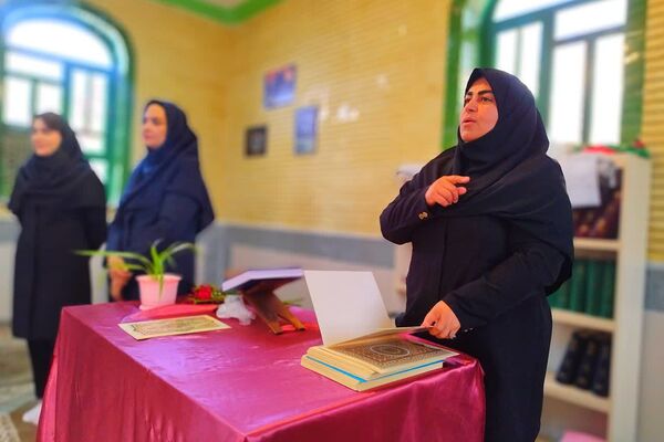 تجلیل از دانش‌آموزان برتر علمی، قرآنی و سرود دبیرستان فرهیختگان شهرستان باشت