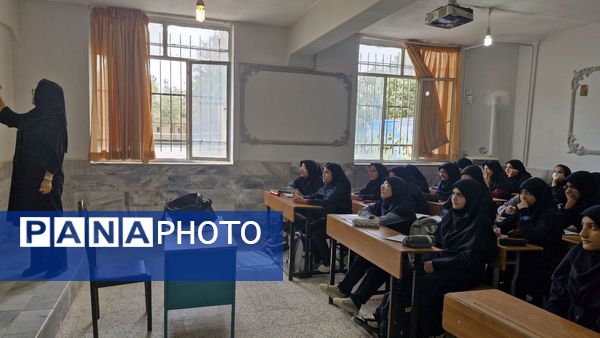 کلاس‌های پیش نیاز سال تحصیلی در مدرسه شاهد تقوا پیشگان 